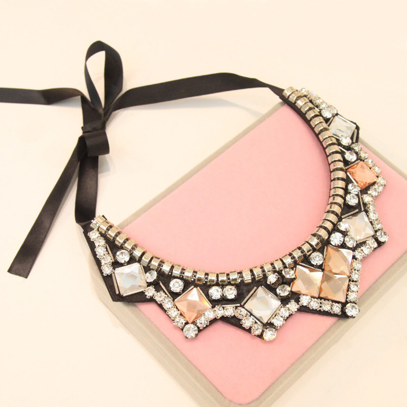 2019 NEW ARRIVALS VERSATILE FAKE COLLAR WOMENS EUROPEAN AND AMERICAN STYLE G TONE RHINESTONE SHORT CHAIN METAL LACE-UP NECKLACE