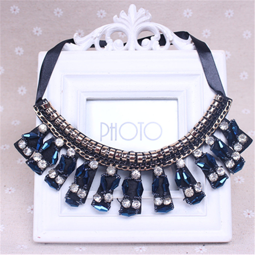 2019 KOREAN VERSION OF THE VERSATILE COSTUME DECORATION HOLLOW MOON DROP CRYSTAL FAKE COLLAR FAKE COLLAR NECKLACE