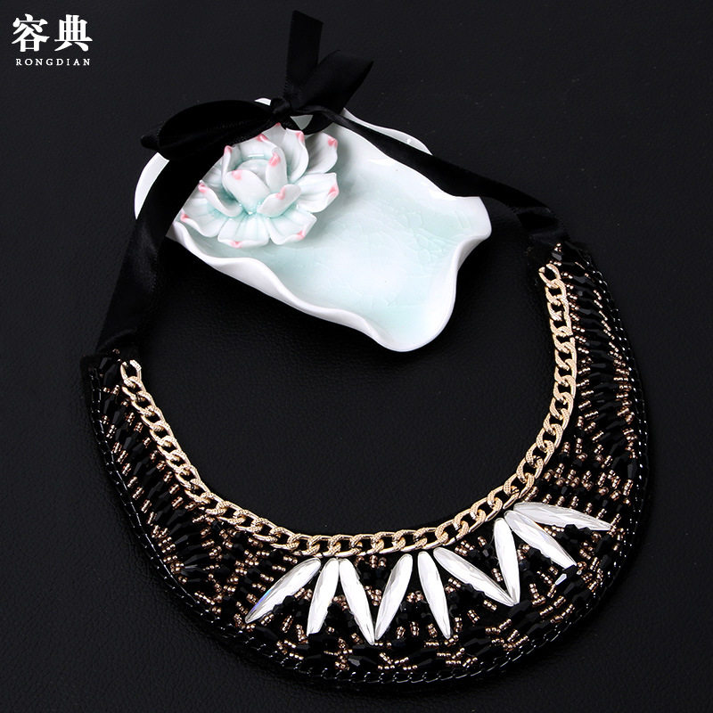 201 NEW 9 KOREAN VERSION OF THE VERSATILE DECORATIVE COLLAR MOON BAR GLASS CRYSTAL FALSE COLLAR FALSE COLLAR NECKLACE