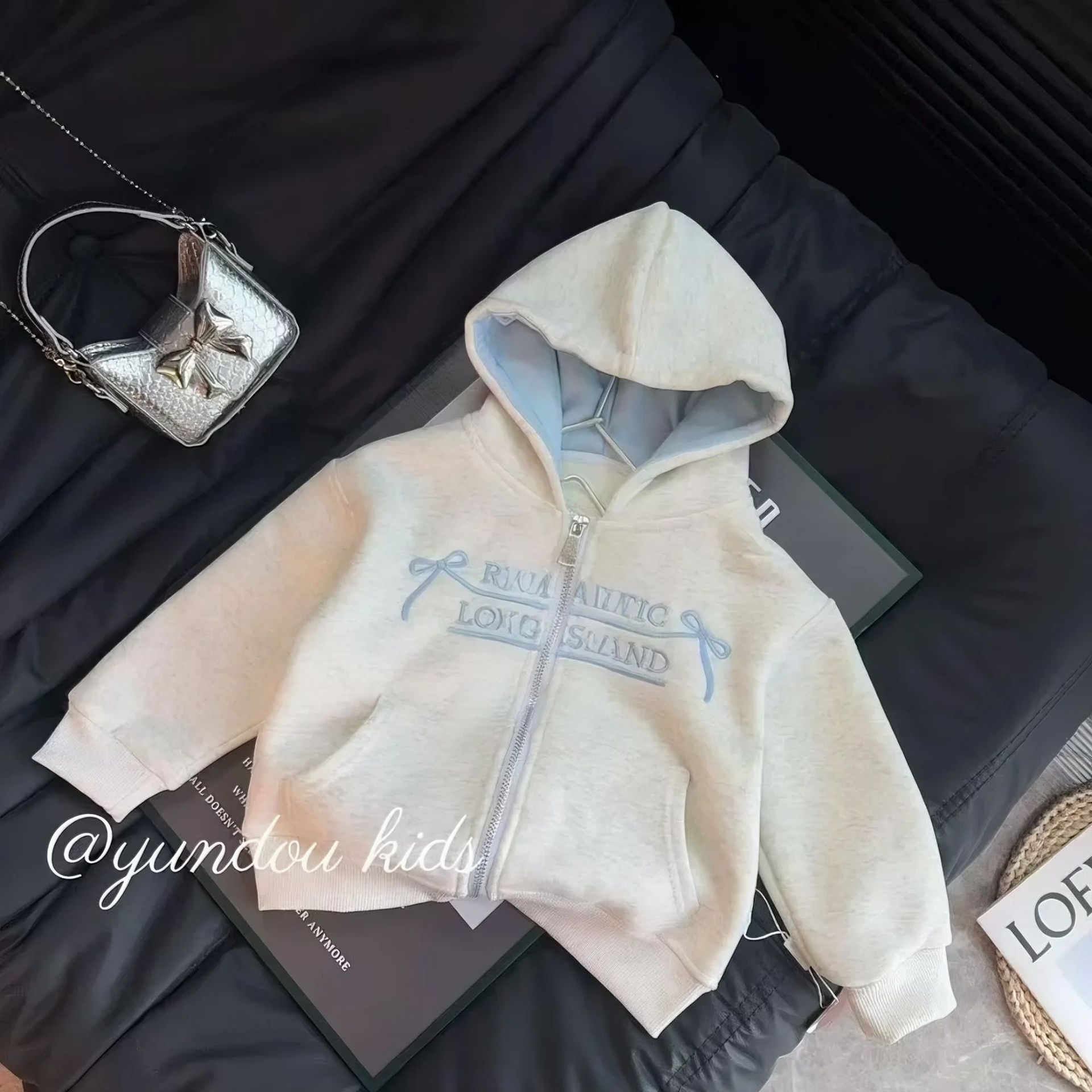 儿童加绒加厚刺绣外套中大童保暖童装男童女童连帽卫衣休闲外套