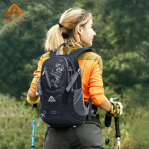 运动双肩背包户外登山女徒步休闲