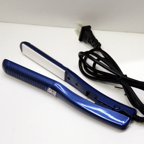 Прямые волосы с воздушным челком.