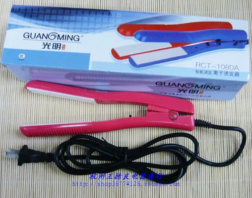 Прямые волосы с воздушным челком.