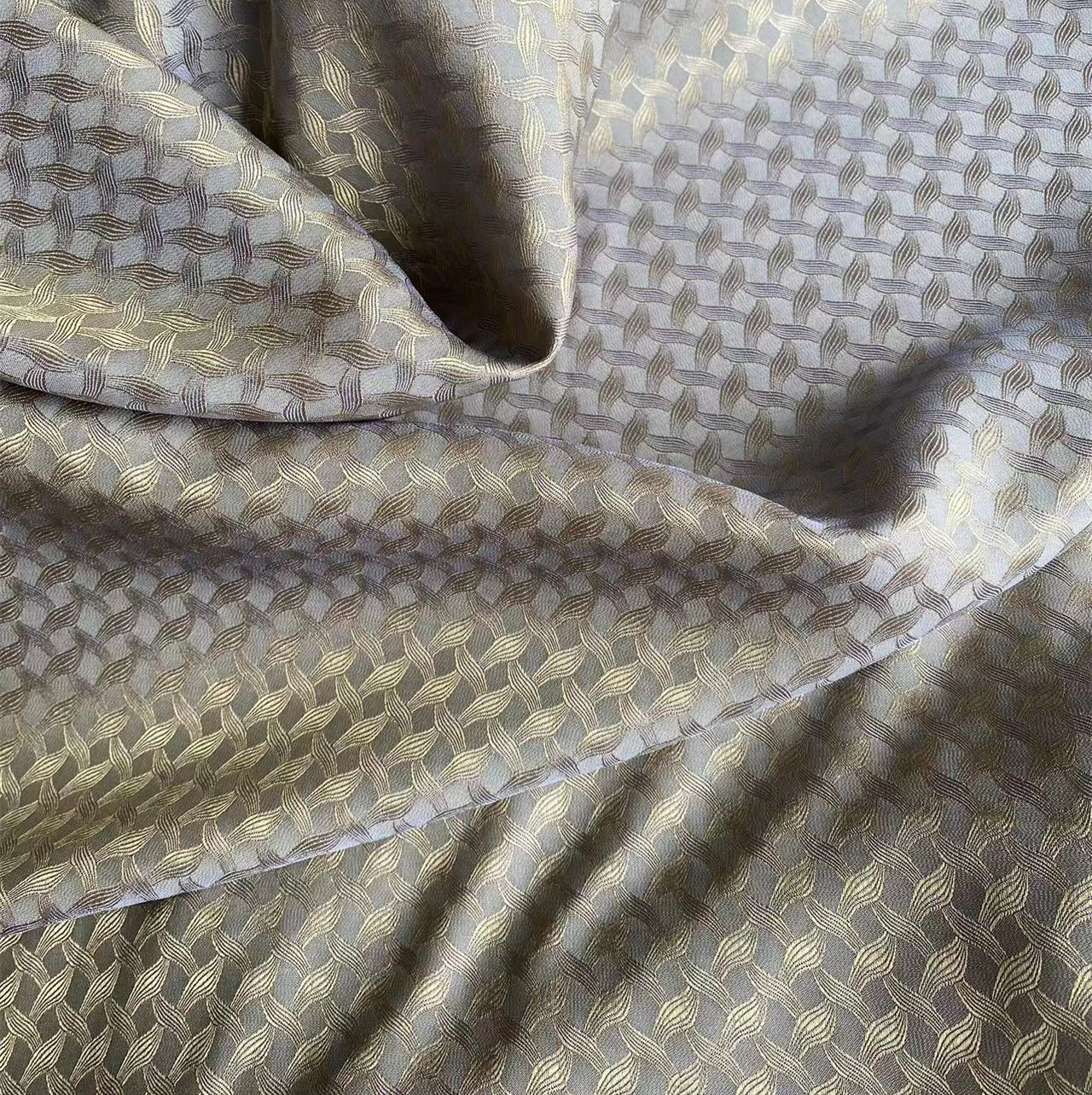 晨曦丝绸真丝提花重绉菱形格双色