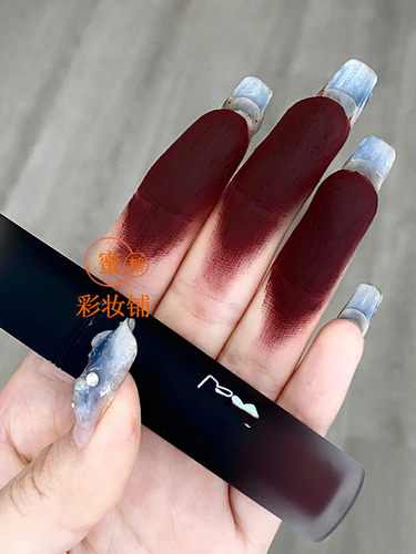 拽飞了秋冬必入唇釉就是大红色