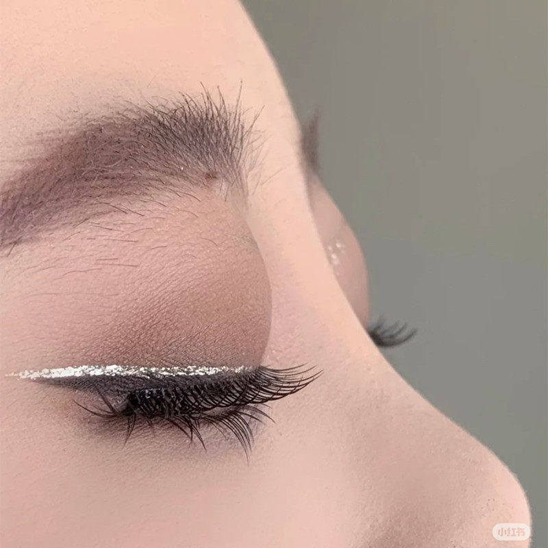 明明什么都化了!二斤闪!碎钻烟熏截断眼线液体眼影亮晶晶新手