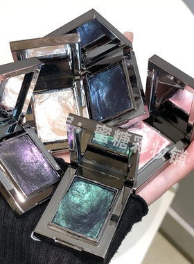 我勒个！M*C黑潮平替！真就五彩斑斓的黑紫黑绿蓝烟熏单色眼影膏