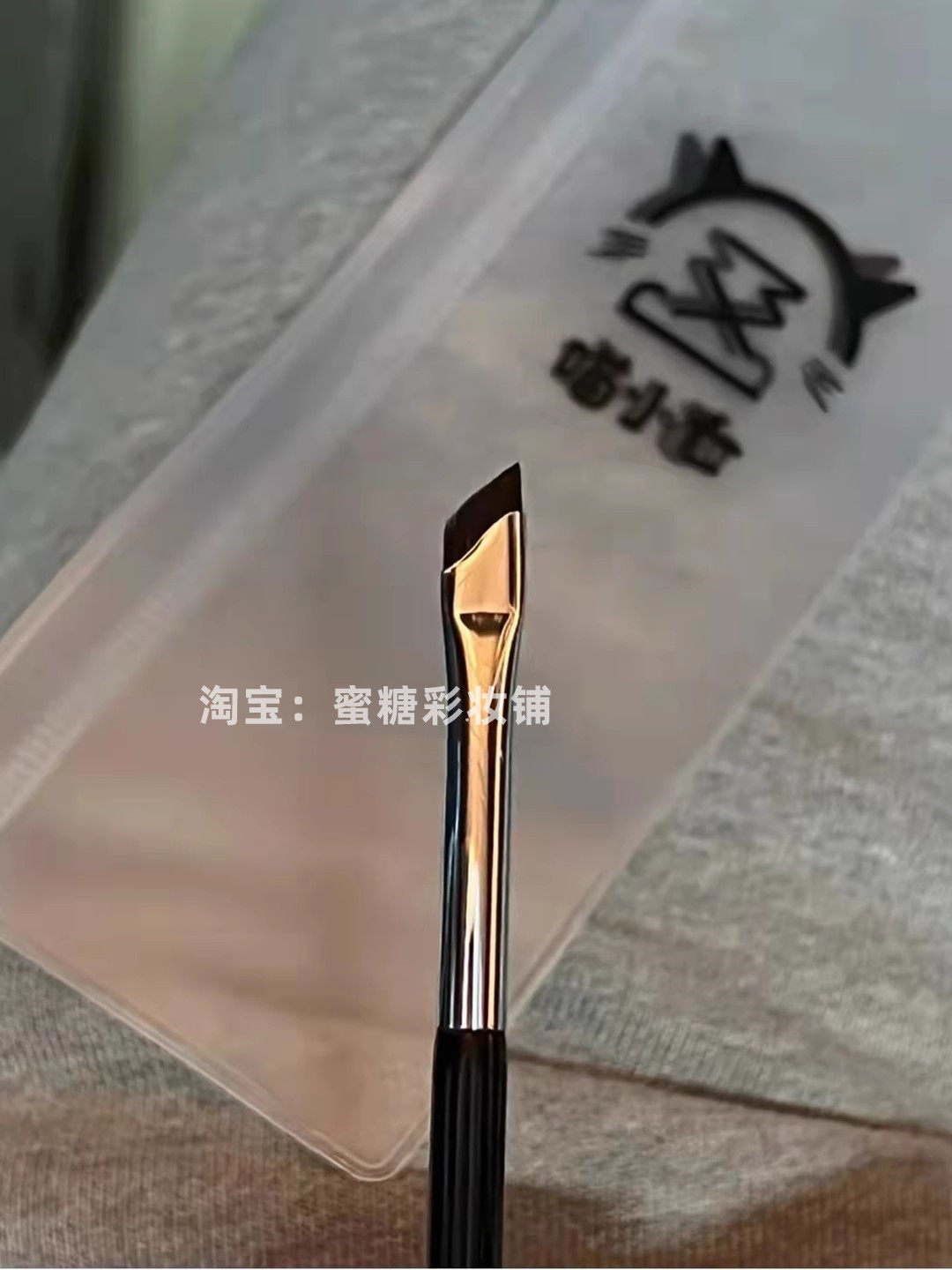 巨巨巨好用！斜角刀锋眼线刷扁平镰刀眼睑下至眼部卧蚕细节化妆刷,彩妆/香水/美妆工具,化妆刷,淘宝优惠券,粉丝福利购,淘宝优惠卷