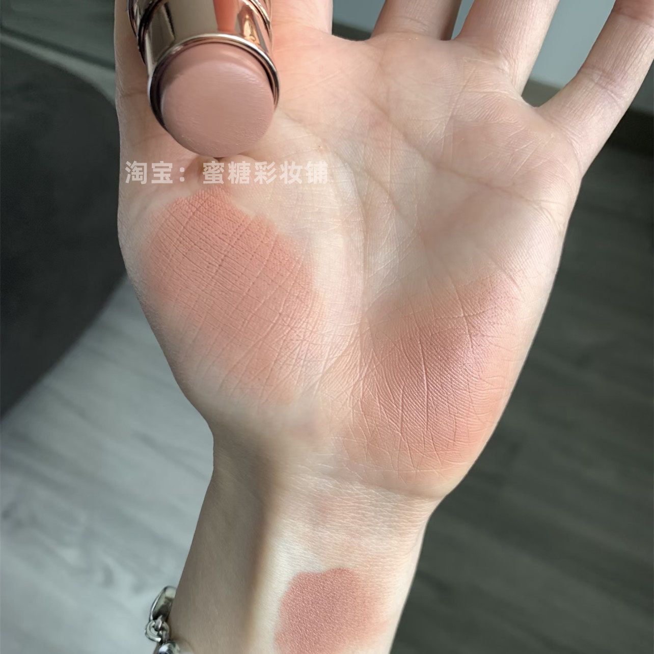 是aby亚裔辣妹会用的颜色！红茶豆奶冷玫瑰粉多用棒腮红修容口红