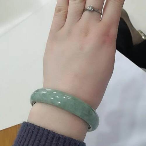 翡翠色玉手镯纯天然女