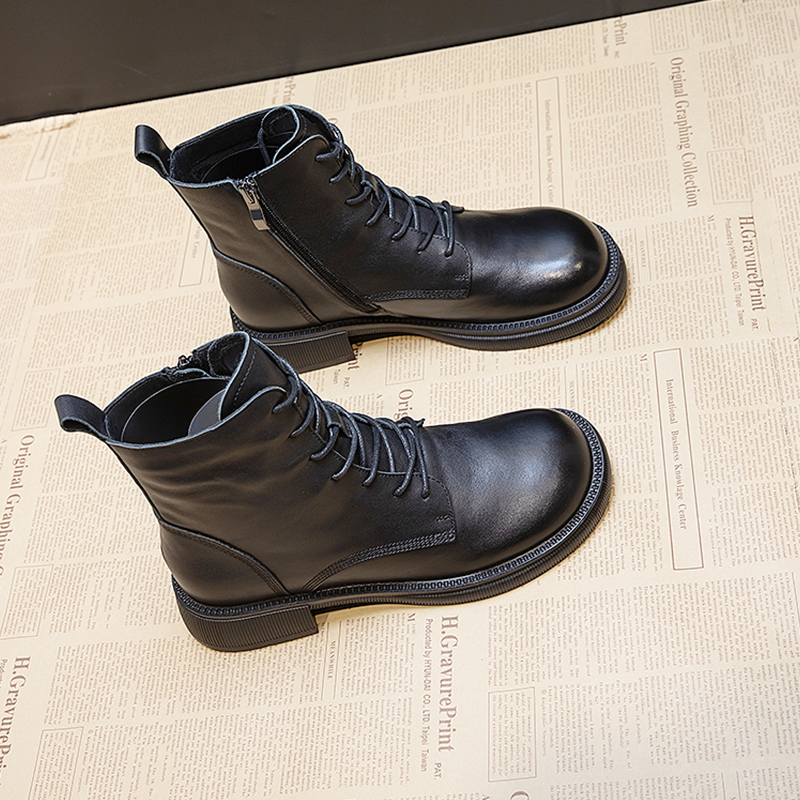 平跟短绒马丁靴真皮女鞋