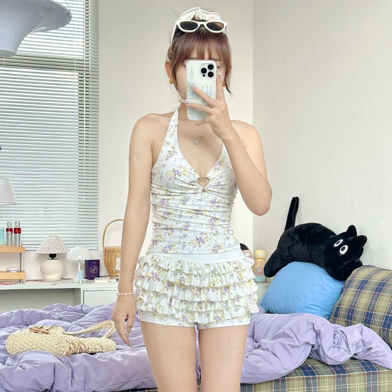 少女分体挂脖遮肉显瘦泳衣