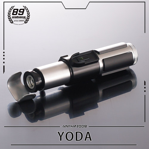 尤达复刻成品道具像素光剑大师