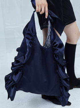 即使穿得再普通 配上它瞬间时髦到爆炸 五玛米大容量单肩手拎包袋