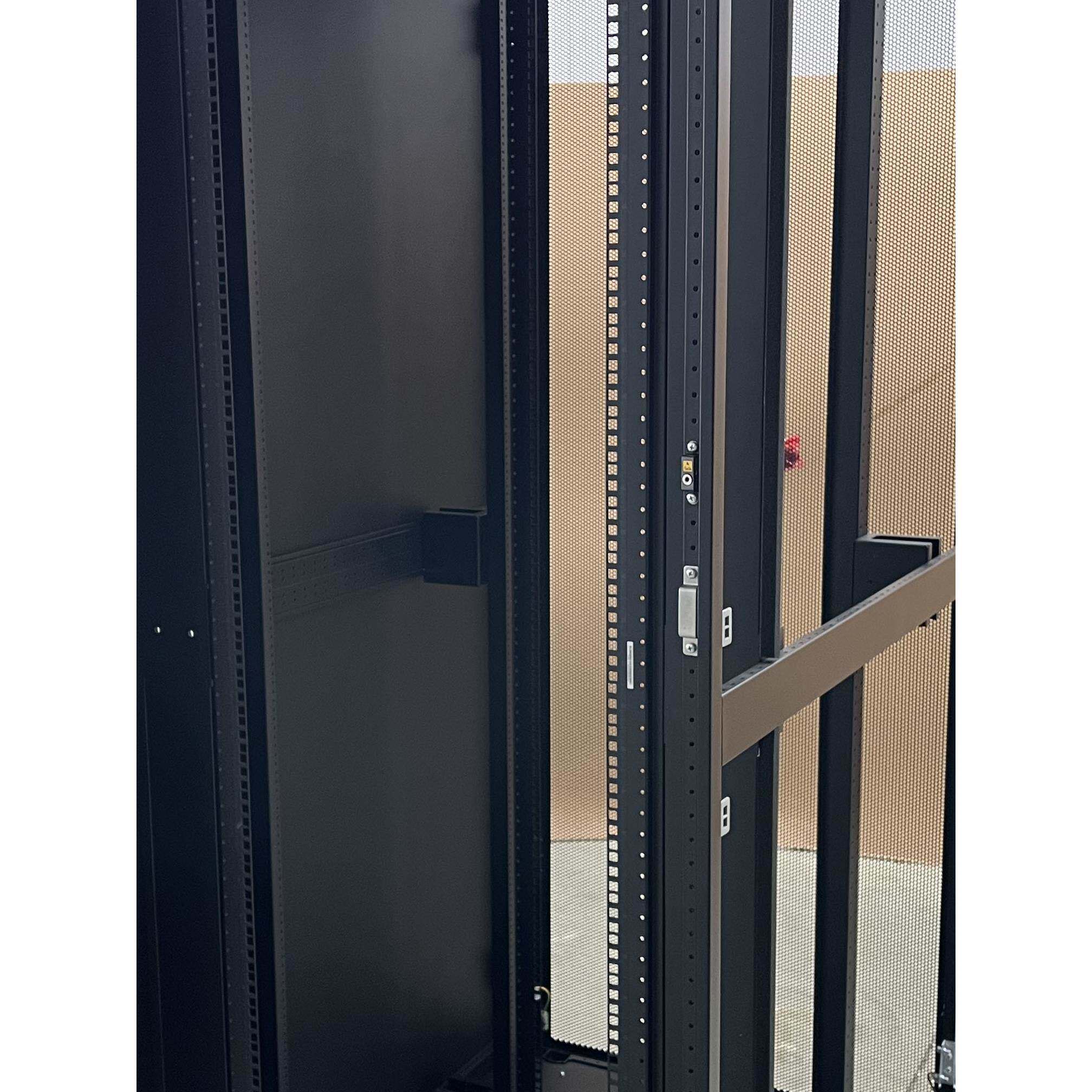 议价出售机房数据中心网络机柜  圆孔网门800*1200*2000