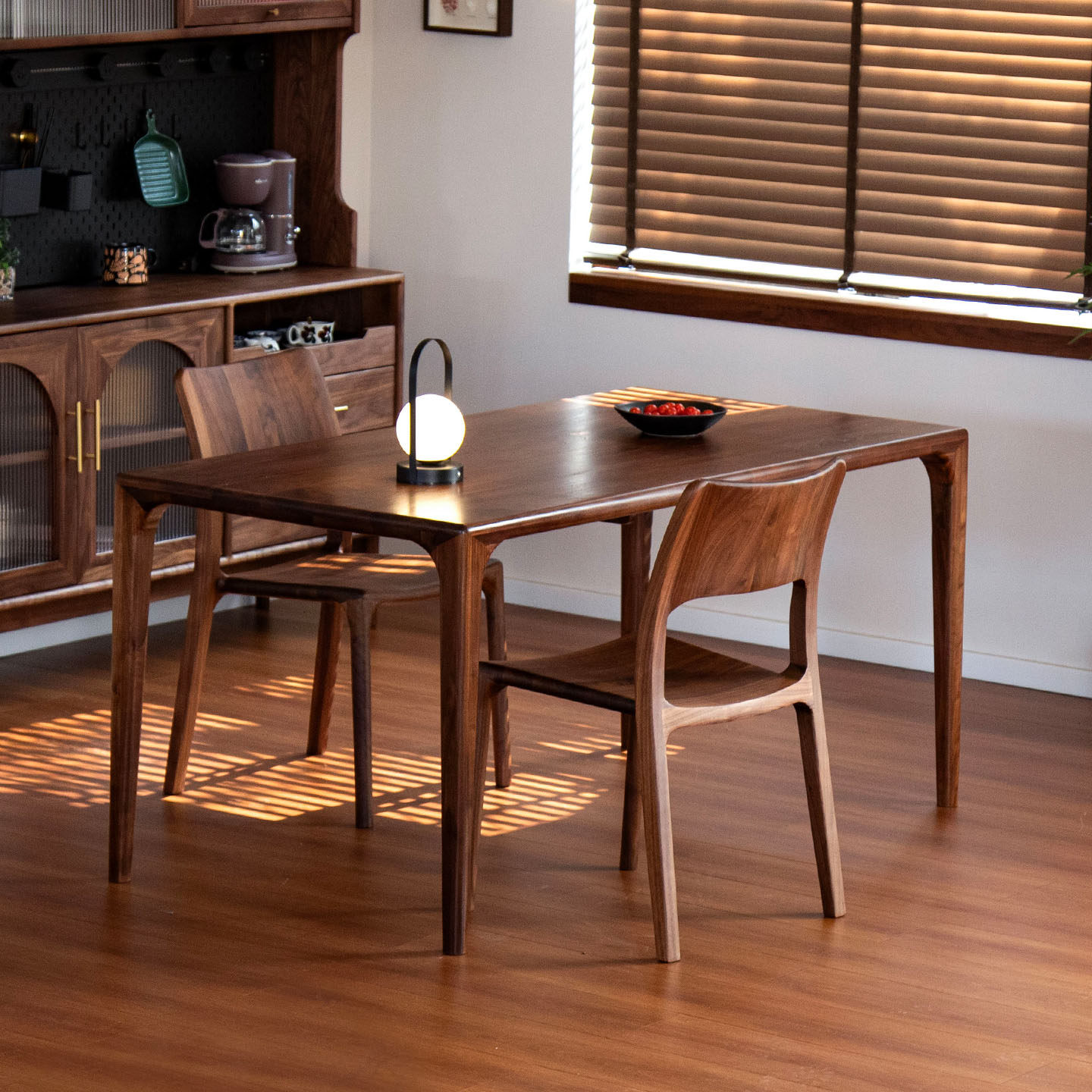 北美黑胡桃木餐桌大板桌茶桌子原木家具全实木家庭用书桌中古风