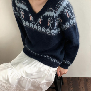[浅氧]2026秋冬新品韩版V领费尔岛提花宽松中长款套头毛衣女7809