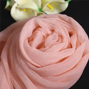 商场品牌2025新款皱纹桑蚕丝丝巾真丝围巾春秋冬季纯色披肩女粉黄