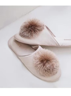 样板间装饰皮革拖鞋仿羊毛地垫卫生间浴室浴缸旁摆件