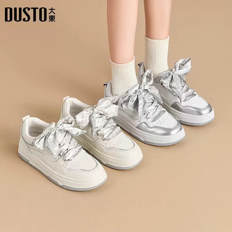 大东小白鞋女鞋2025春季新款休闲平底中跟系带圆头材质拼贴板鞋