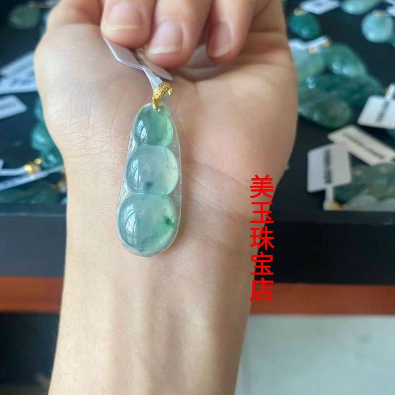 坑翡翠色冰种小挂件豆子四季豆福豆翡翠色玉吊坠项链送女朋友