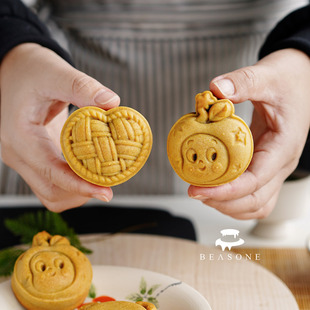 2026新款卡通新年苹果星星人桃山皮凤梨酥新年开运酥手压式模具