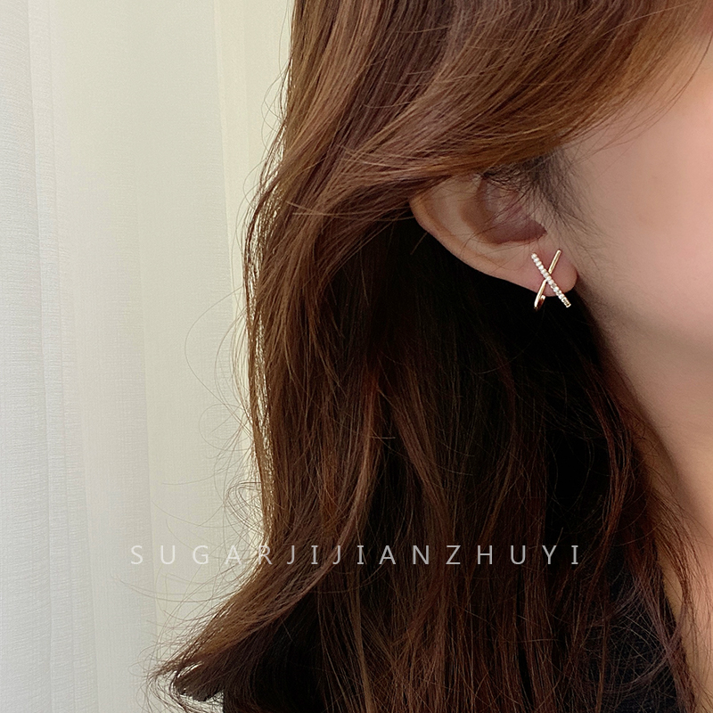 SUGAR 925银针气质简约交叉超闪锆石个性冷淡风小众设计感耳钉女