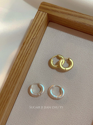 小众设计！复古哑光金属素圈耳环