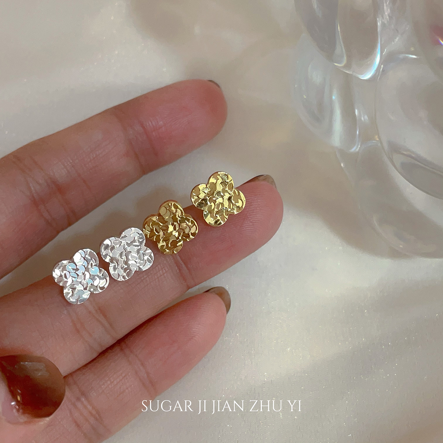 碎冰冰爱心花朵耳钉女轻奢高级感精致小巧简约日常通勤百搭耳环女