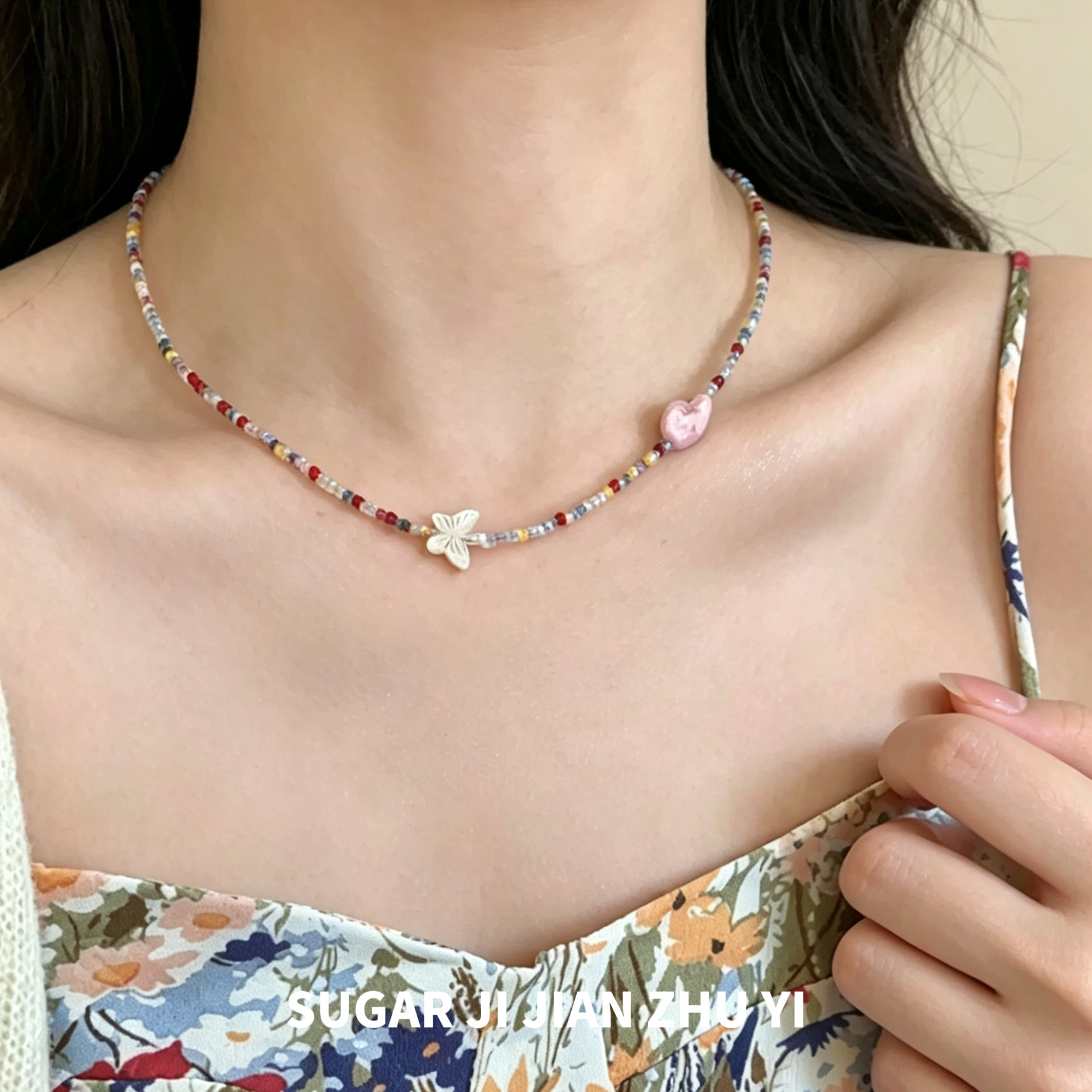 彩色串珠蝴蝶项链女夏日多巴胺小众高级感颈链配饰甜美可爱锁骨链