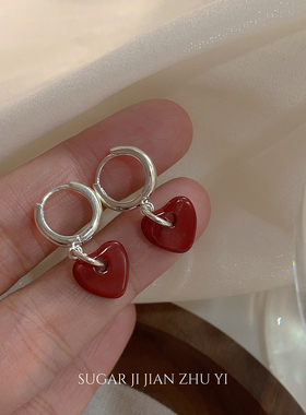 显白~复古红色爱心耳扣2026年新款轻奢气质高级感个性百搭耳环女