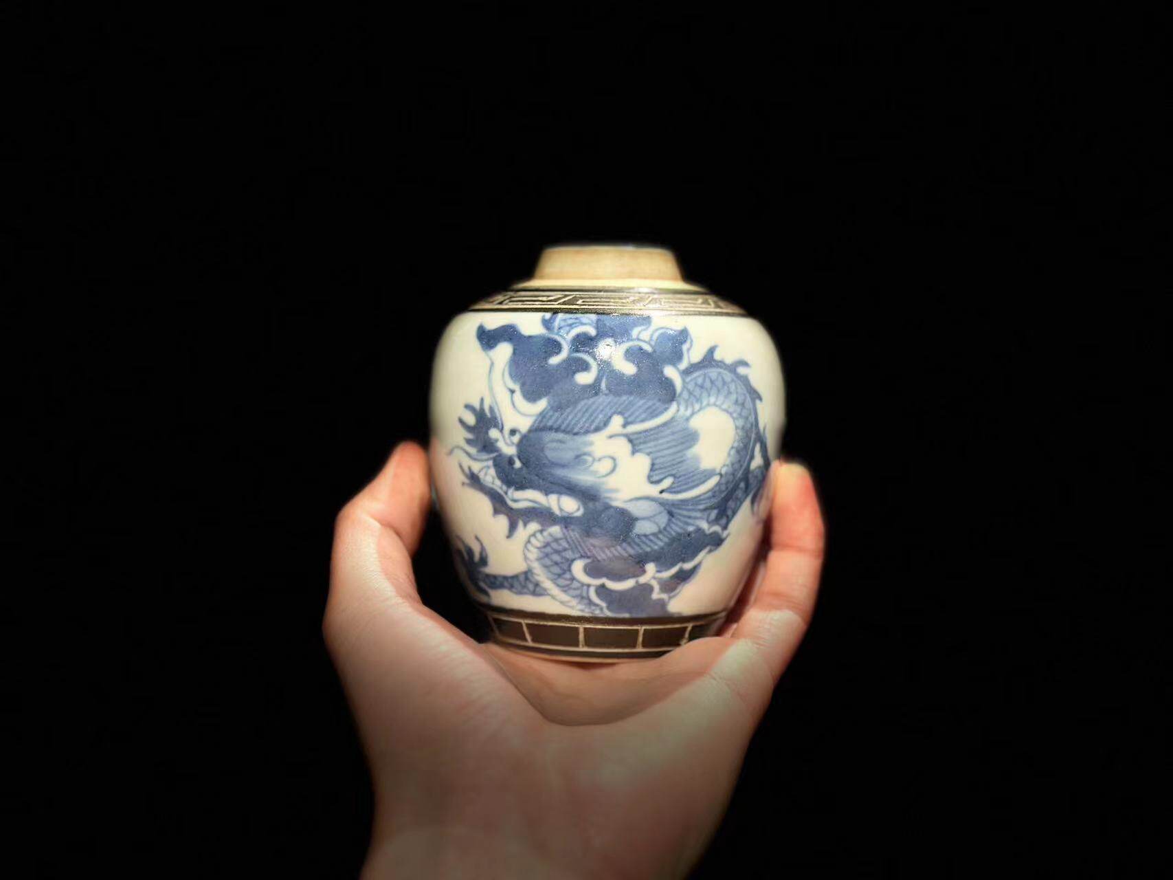 古器物清中期青花瓷茶叶罐 中式茶空间摆饰 画过墙龙暗八仙插花入