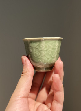 80年代老厂龙泉青瓷鳝鱼黄青色 手工云纹八方杯工夫茶道品茗杯55c