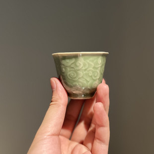 80年代老厂龙泉青瓷鳝鱼黄青色 手工云纹八方杯工夫茶道品茗杯55c