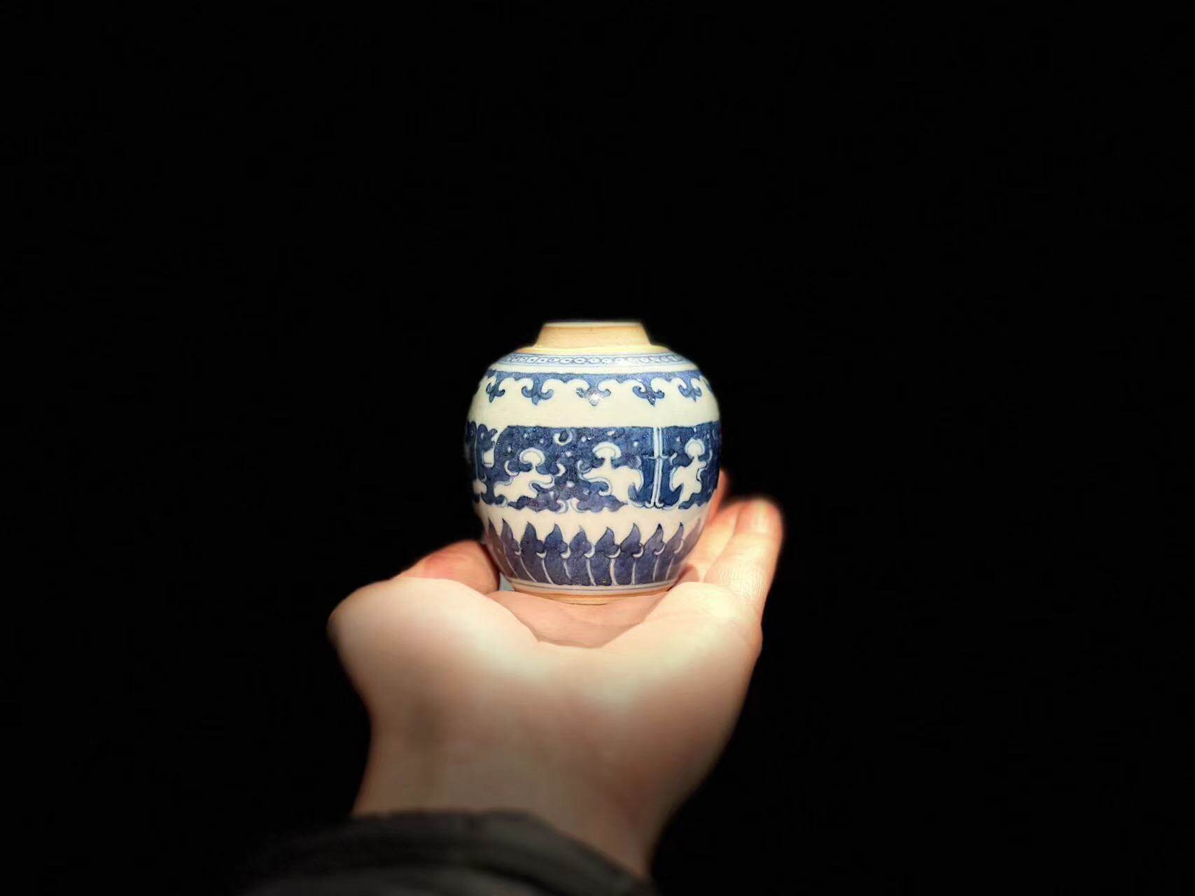 古器物清代中期青花瓷 画回形草龙罐 茶道小茶叶罐文房小水盂一个