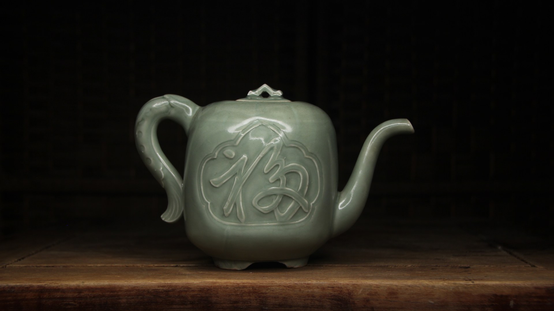 浮雕中式风泡绿茶