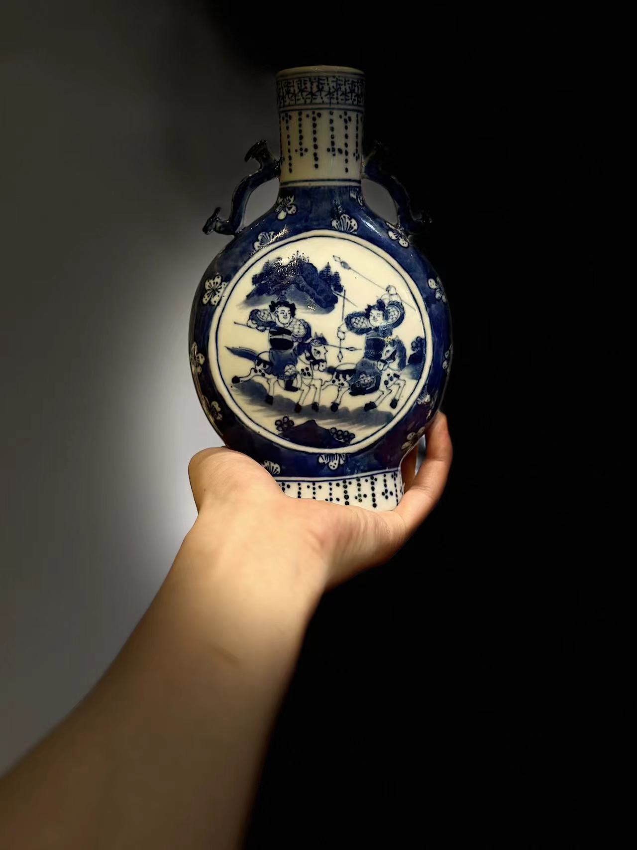 古器物建国前后时期青花瓷赏瓶 手绘青花人物哼哈二将 双耳插花瓶