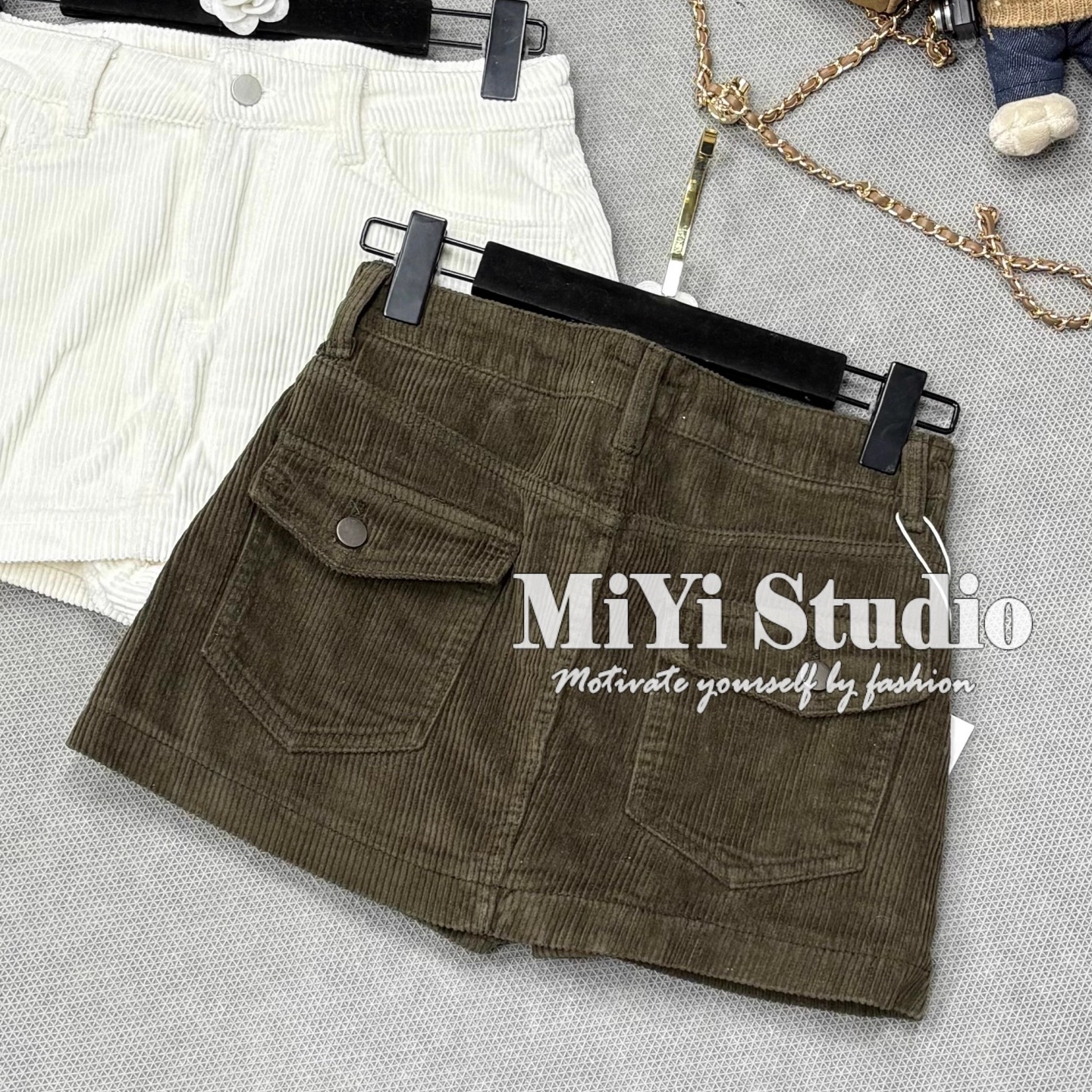 MiYiStudio实拍秋冬OOTD韩女穿搭灯芯绒口袋A字裙半身短裙显瘦