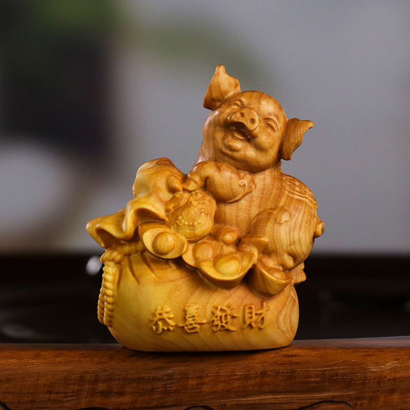 黄杨木雕生肖猪恭喜发财手把件