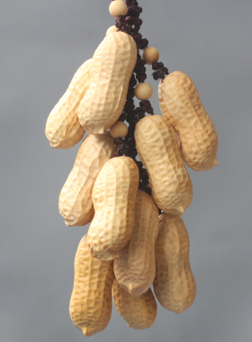 黄杨木雕花生汽车钥匙挂件