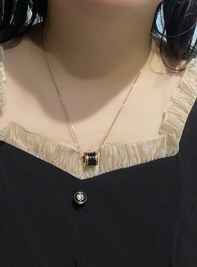小蛮腰项链男女潮网红钛钢毛衣链长简约弹簧吊坠高级感轻奢锁骨链