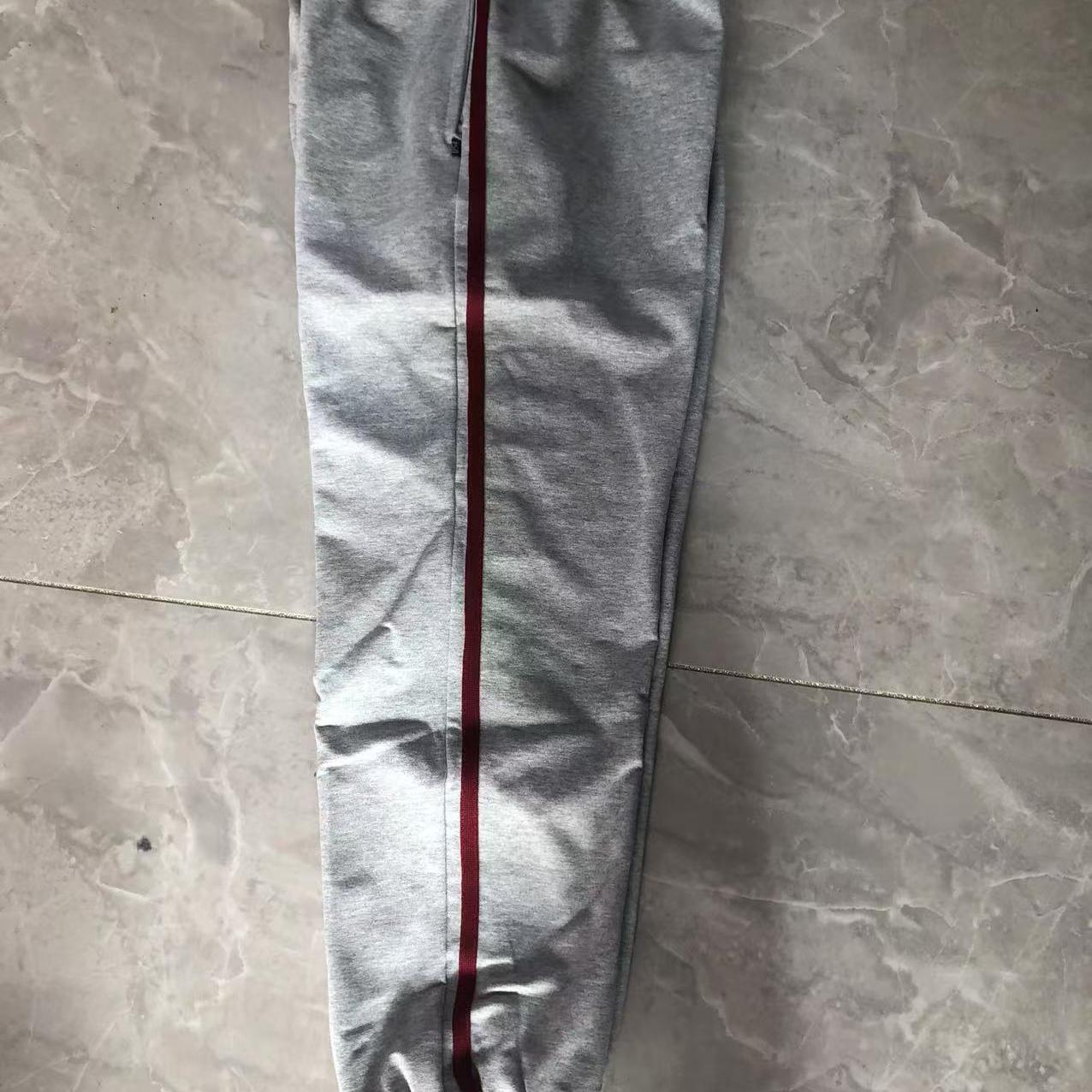 定做中小学生校服裤子浅灰拼红条条纹脚口加绒加厚冬款校服长裤