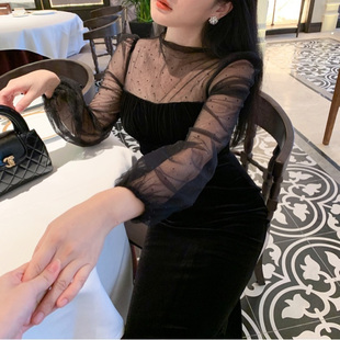 魅鹊2025秋冬新款法式复古轻奢钉钻修身显瘦黑金丝绒连衣裙小黑裙