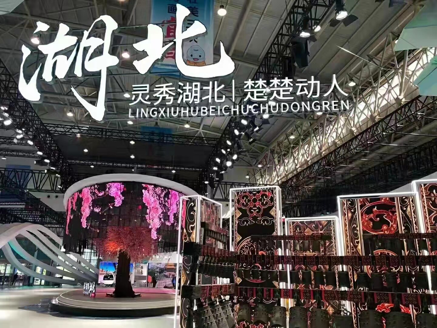 武汉企业形象墙定制，logo门头招牌发光字，商铺围挡制作