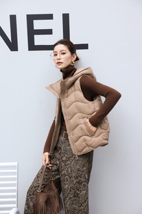 2025冬季巧心思9807羽绒棉棉衣无袖带帽马夹马甲百搭短款保暖纯色