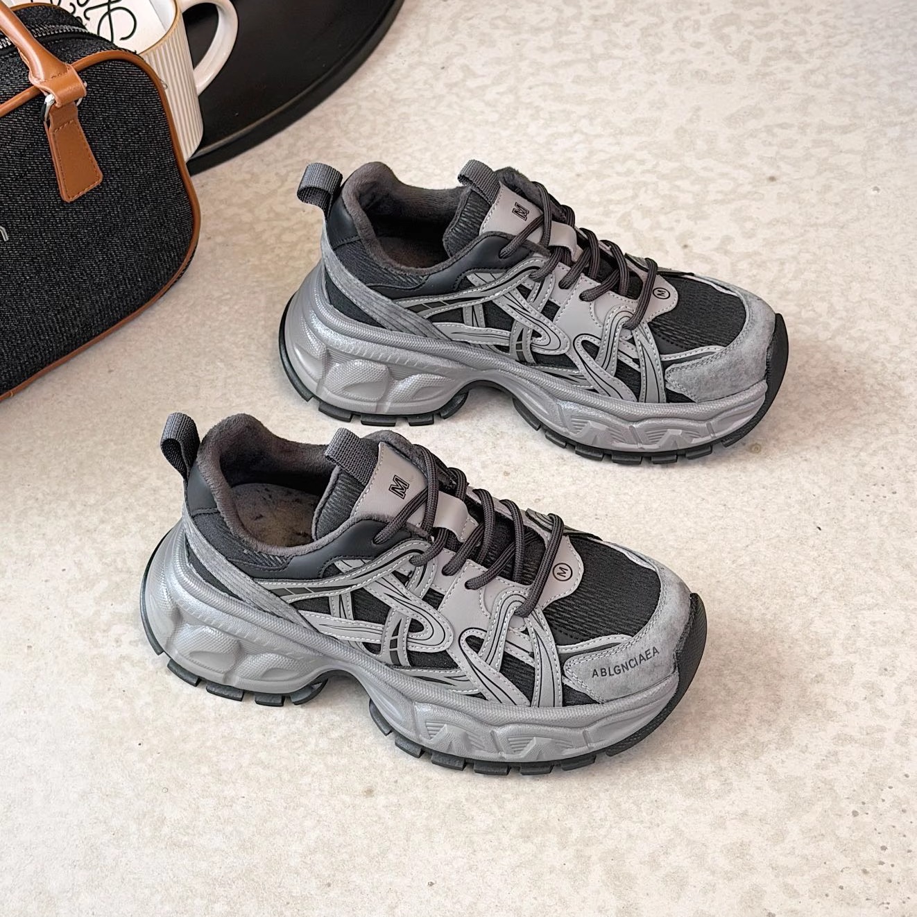 2025冬季新款真皮厚底老爹鞋女加绒系带增高休闲运动鞋百搭跑步鞋