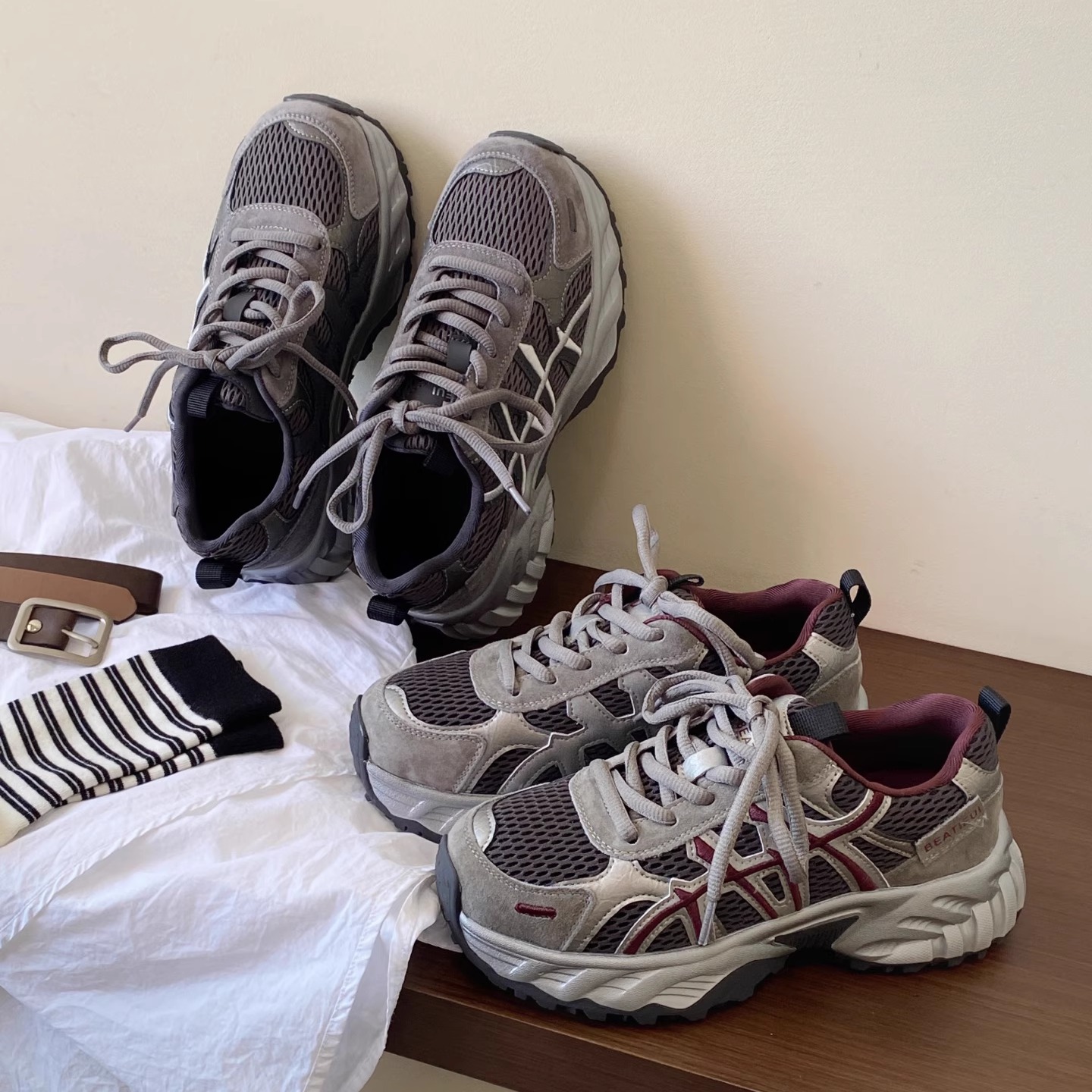 2025秋季新款复古风时尚厚底老爹鞋女真皮韩版百搭休闲运动鞋女潮