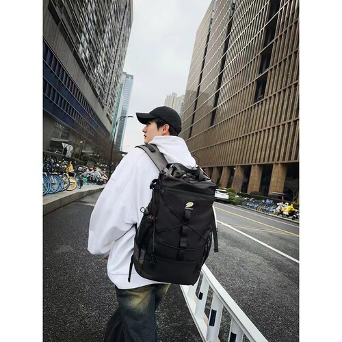 UR户外旅行背包女2024新款潮运动健身双肩包大容量登山包学生书包