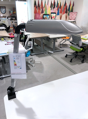 德国paidi Swing护眼台灯儿童学习调光调角度11瓦桌面防近视桌子