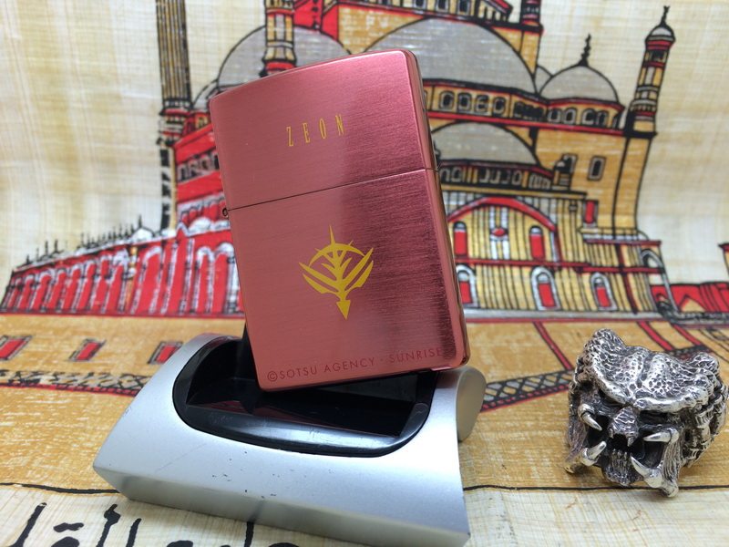 原装正版 2001年K全新限量红冰拉丝漆印高达吉恩防风打火机 ZIPPO